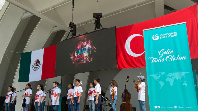 Meksikalı müzikseverler Türkçe konserde bir araya geldi